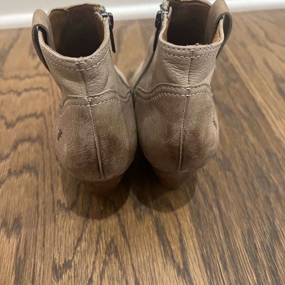 Frye Reina Womens Boots Size 8.5 Tan Leather Western Ankle Block Heel Side Zip - Picture 4 of 6